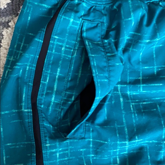 Lululemon men’s shorts lined with a 9 inch inseam - Picture 2 of 9